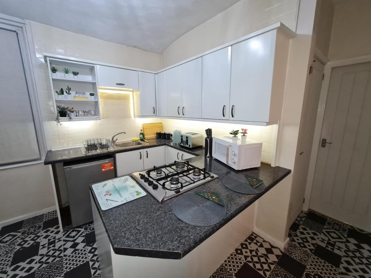 Large 3 Bed Flat, Free Parking Leilighet Newcastle upon Tyne Eksteriør bilde