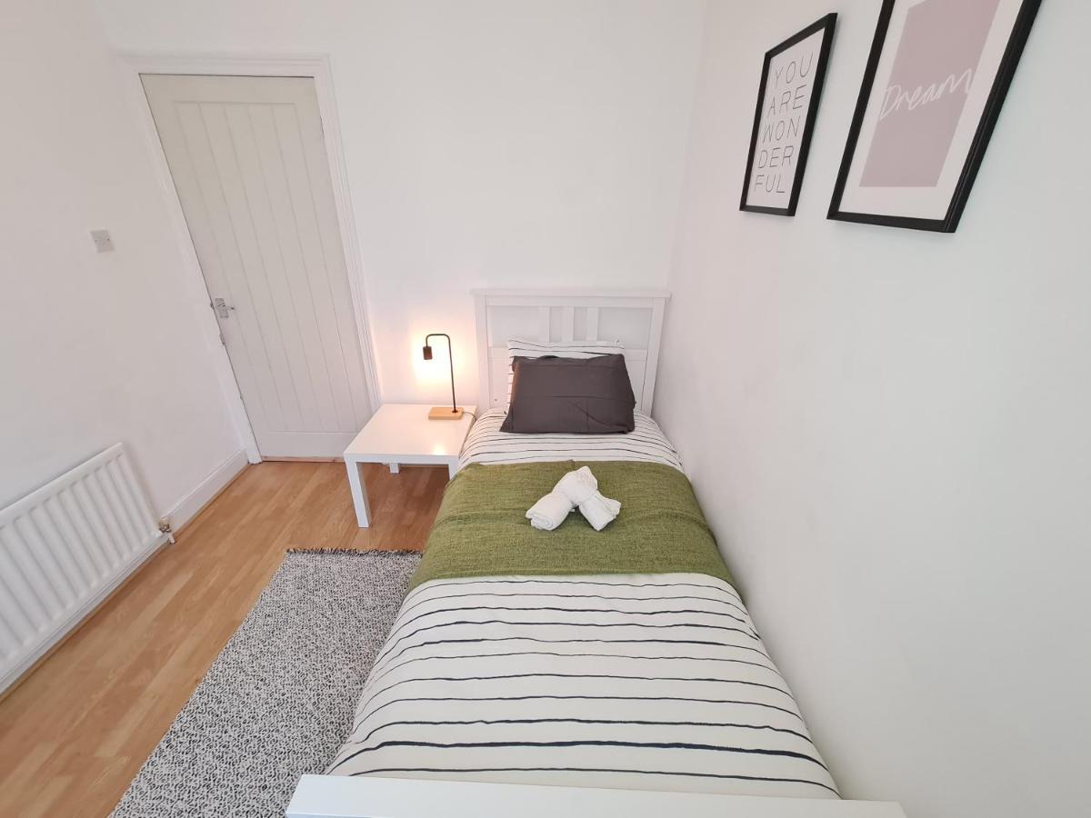 Large 3 Bed Flat, Free Parking Leilighet Newcastle upon Tyne Eksteriør bilde