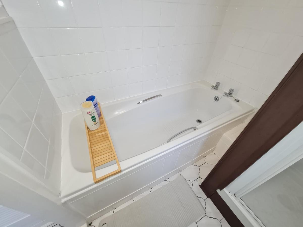 Large 3 Bed Flat, Free Parking Leilighet Newcastle upon Tyne Eksteriør bilde