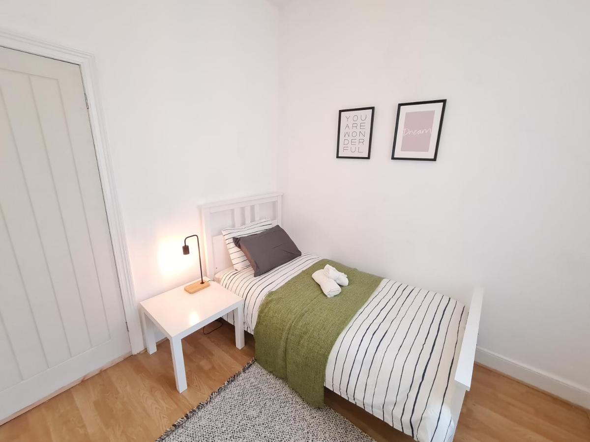 Large 3 Bed Flat, Free Parking Leilighet Newcastle upon Tyne Eksteriør bilde