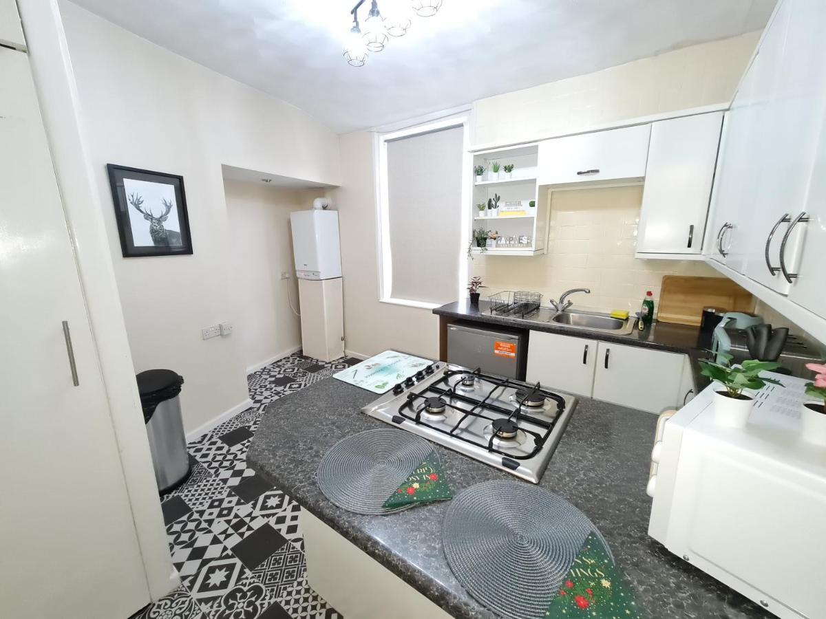Large 3 Bed Flat, Free Parking Leilighet Newcastle upon Tyne Eksteriør bilde