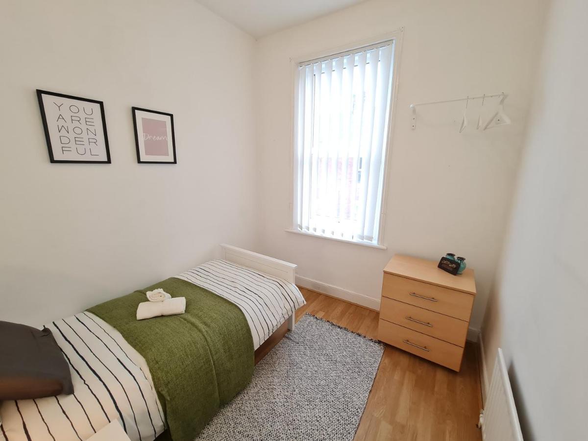 Large 3 Bed Flat, Free Parking Leilighet Newcastle upon Tyne Eksteriør bilde