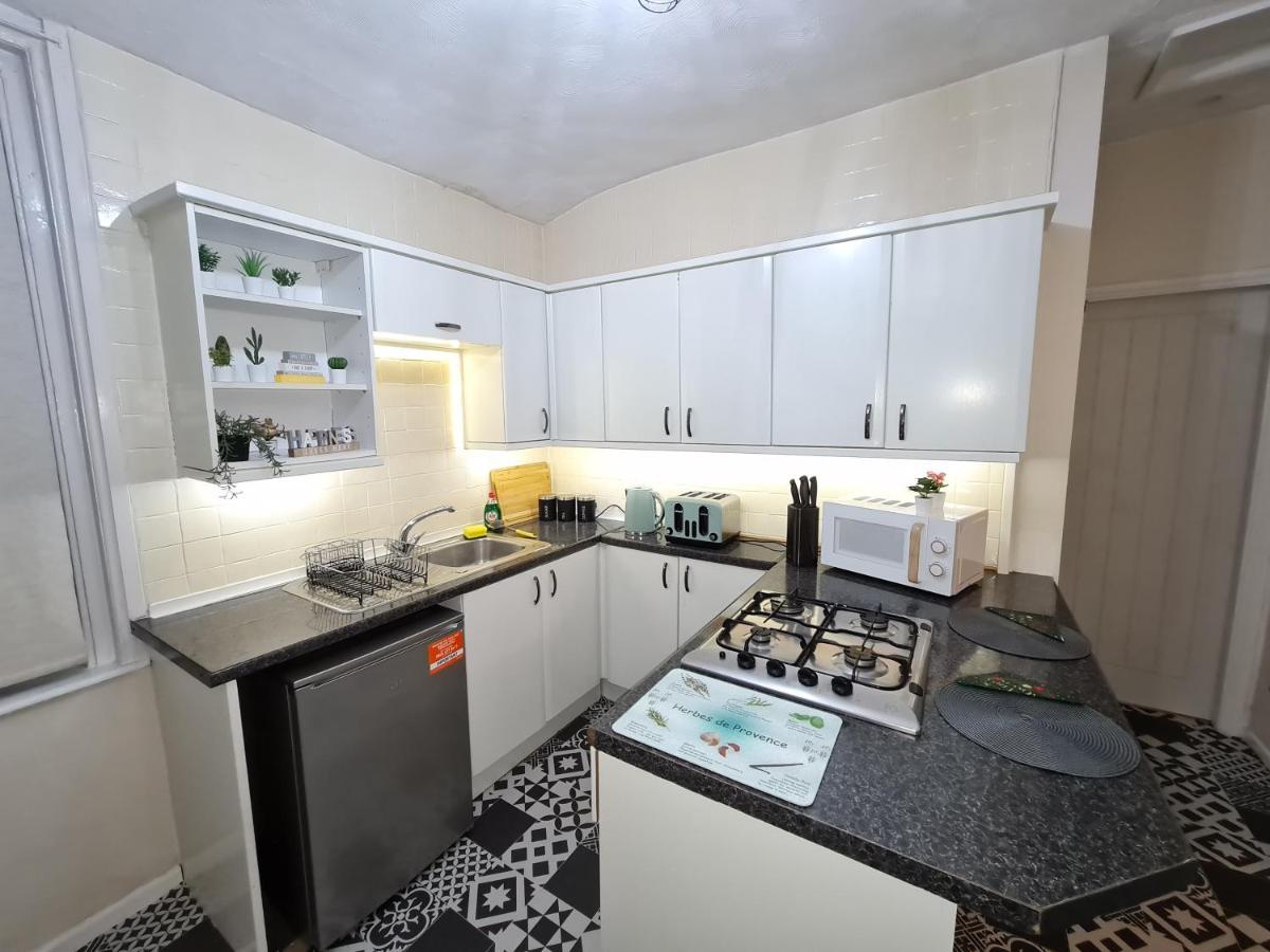 Large 3 Bed Flat, Free Parking Leilighet Newcastle upon Tyne Eksteriør bilde